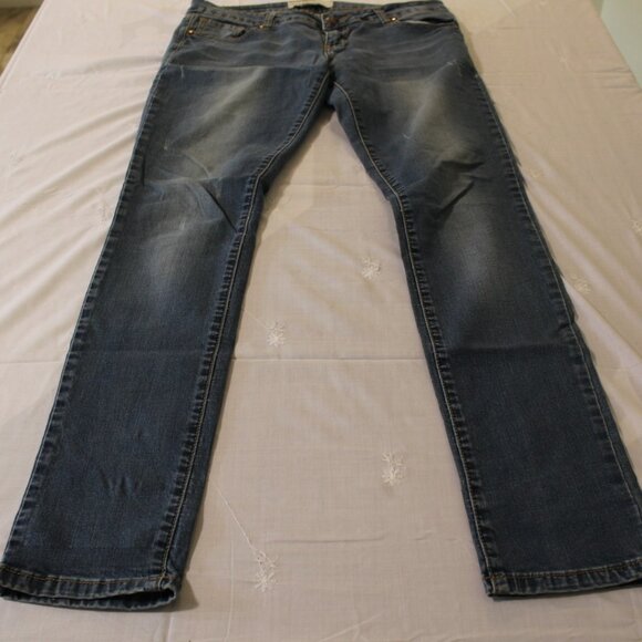 Jeans  -017 - Picture 1 of 3